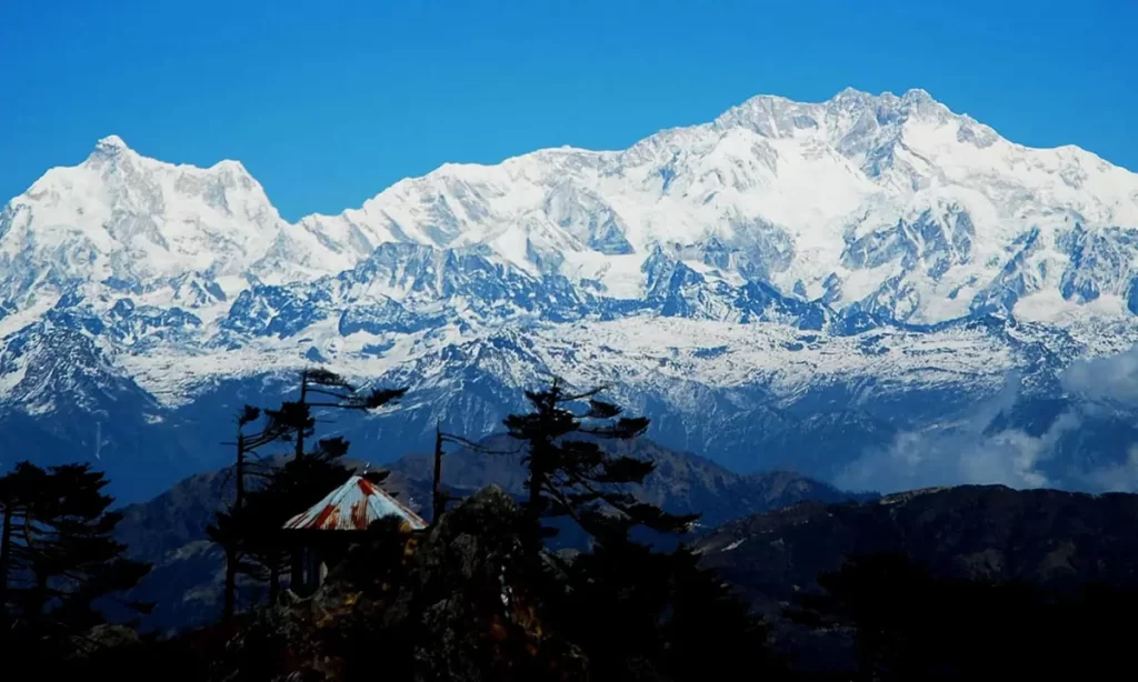 Tiger Hill: Veil the Majestic Himalayan Sunrise with Another Perspective